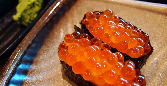 Représentation d'un sushi à base d'ikura